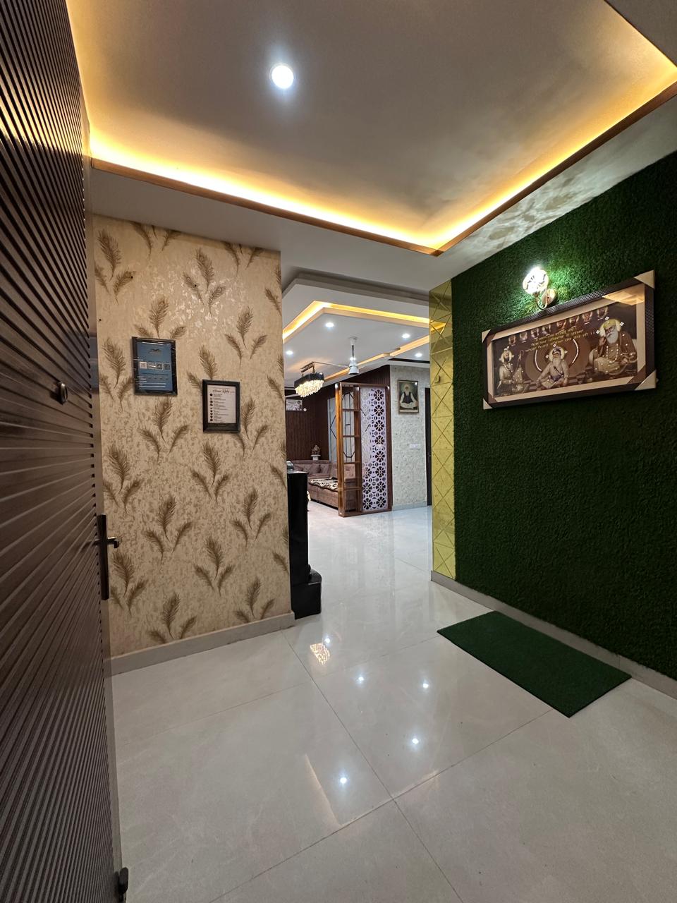Vintage Skyline · Entry Area